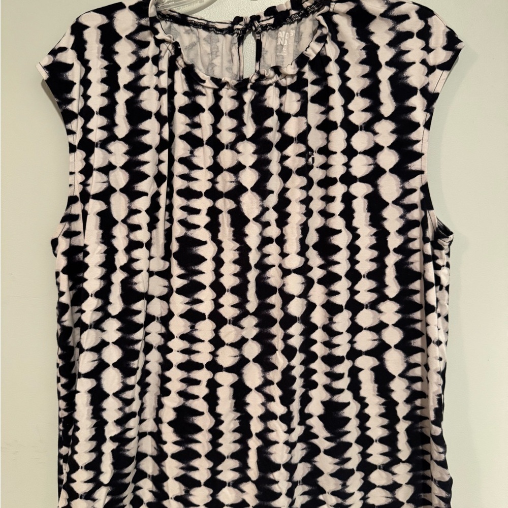 Patterned Black and White Women's Top Chase Logo
